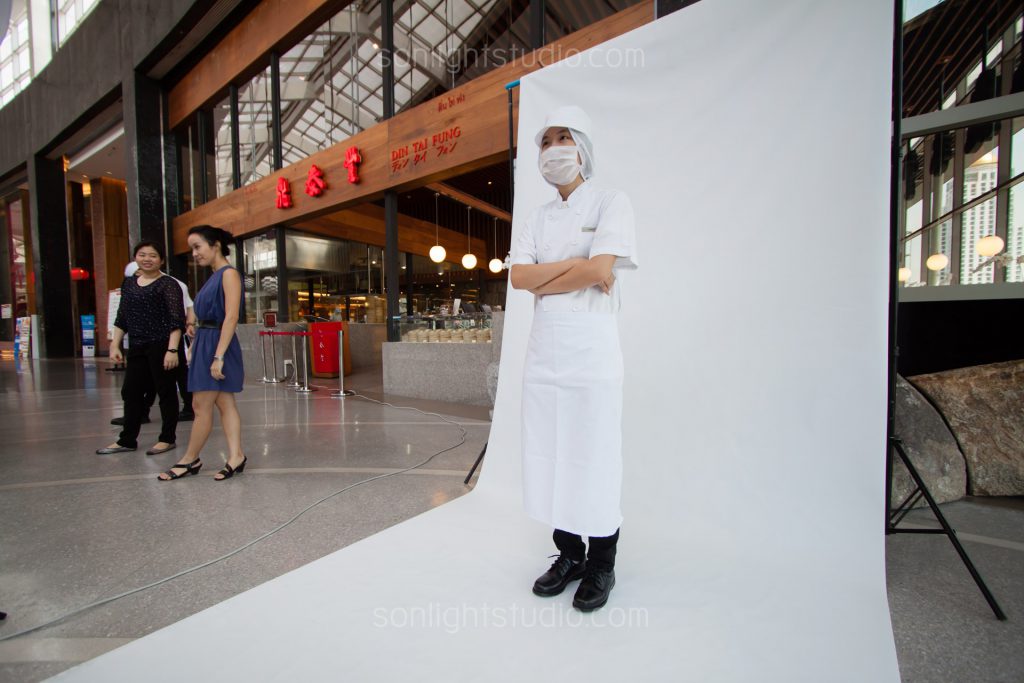 เช่าไฟสตูดิโอ ถ่ายภาพบุคคล เพื่อทำโบรชัวร์ ที่ร้านอาหารจีน Din Tai Fung
