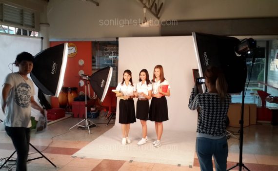 ถ่ายภาพนิ่งใช้ในสื่อโฆษณาของ บริษัท True Corp