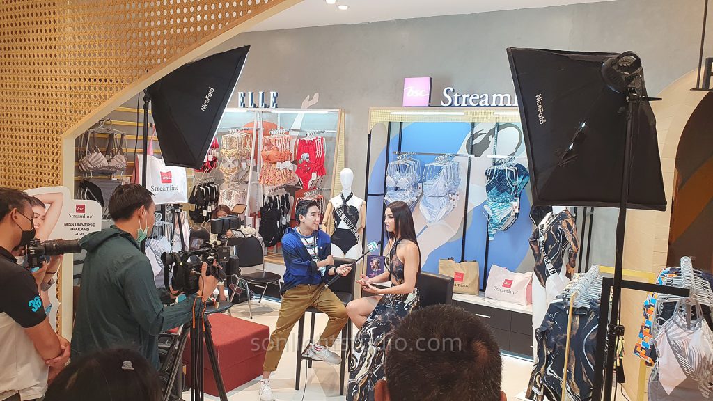 ไฟ softbox ถ่ายสัมภาษณ์ อเมนด้า Miss Thailand Universe บูท BSC