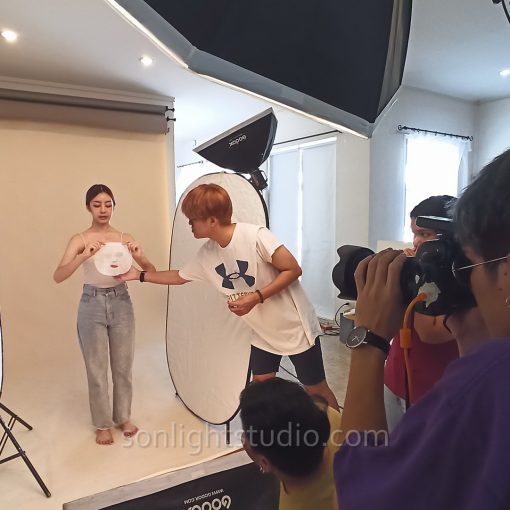 เช่าไฟแฟลชและฉากสีเบจ ถ่ายภาพโฆษณา แผ่นมาส์กหน้า