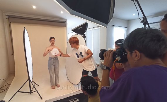 เช่าไฟแฟลชและฉากสีเบจ ถ่ายภาพโฆษณา แผ่นมาส์กหน้า