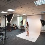 ไฟแฟลชสตูดิโอ ถ่ายภาพบุคคล ในบริษัท AEON