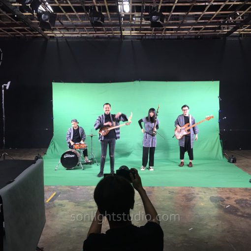 ฉาก Green Screen 6 เมตร และไฟ LED Godox สำหรับถ่าย MV วง ASIA7