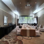 ไฟสปอร์ตไลท์ LED 100 วัตต์ แสงขาว สำหรับห้องประชุมชั่วคราว