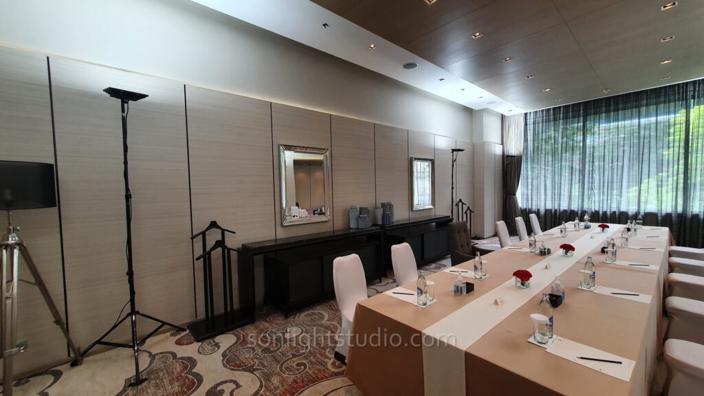 การติดตั้งไฟสปอร์ตไลท์ LED ในห้องทำงานชั่วคราว