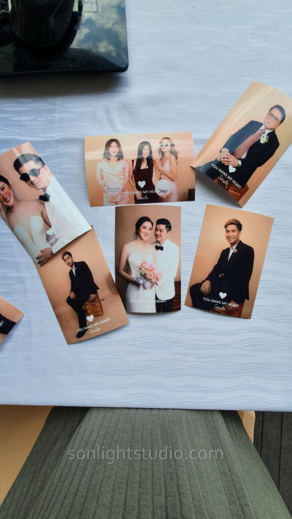 Photo Booth พร้อมฉากลิมโบ้กระดาษสีเบจในโรงแรม