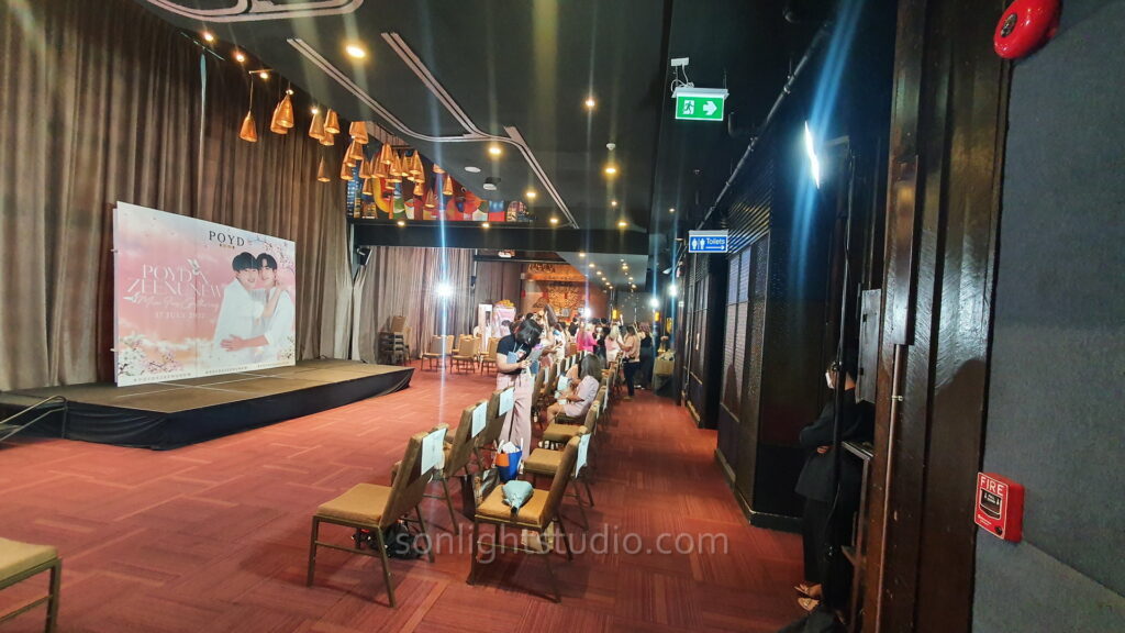 ให้ เช่าไฟสปอร์ตไลท์ LED แสงขาว พร้อมขาตั้งและผ้าคลุมดำ