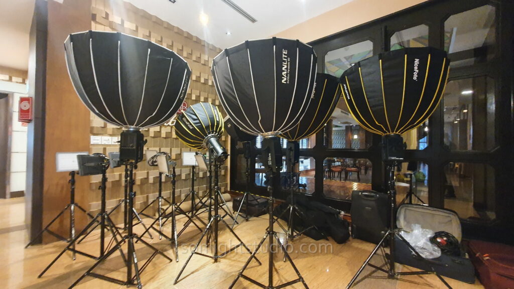 ไฟต่อเนื่อง Nanlite FS-300 และไฟสปอร์ตไลท์ LED สำหรับงานสัมมนา