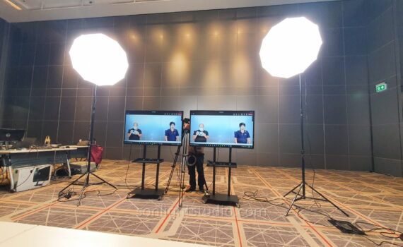 ไฟ Nanlite FS-300 พร้อม Lantern Softbox สำหรับการประชุมออนไลน์ ปูนซิเมนต์ไทย