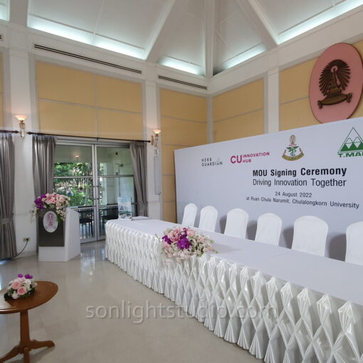 ไฟส่องสว่าง งานเซ็นสัญญา จุฬาลงกรณ์มหาวิทยาลัย x ทีแมน ฟามาซูติคอล