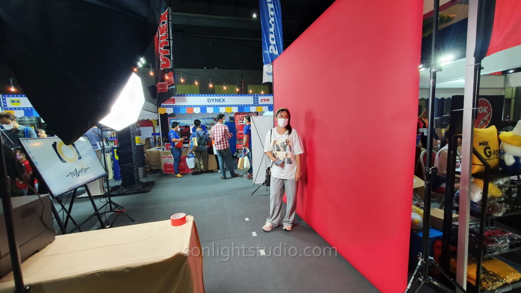 บริการให้เช่าฉากถ่ายภาพสีแดงสำหรับงานอีเวนต์