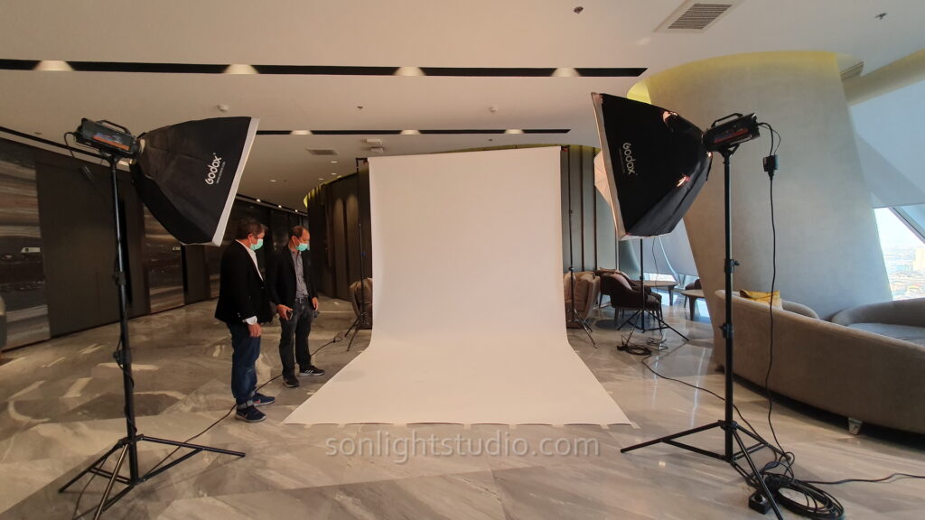 ฉากกระดาษสีขาวสำหรับถ่ายบุคคล
