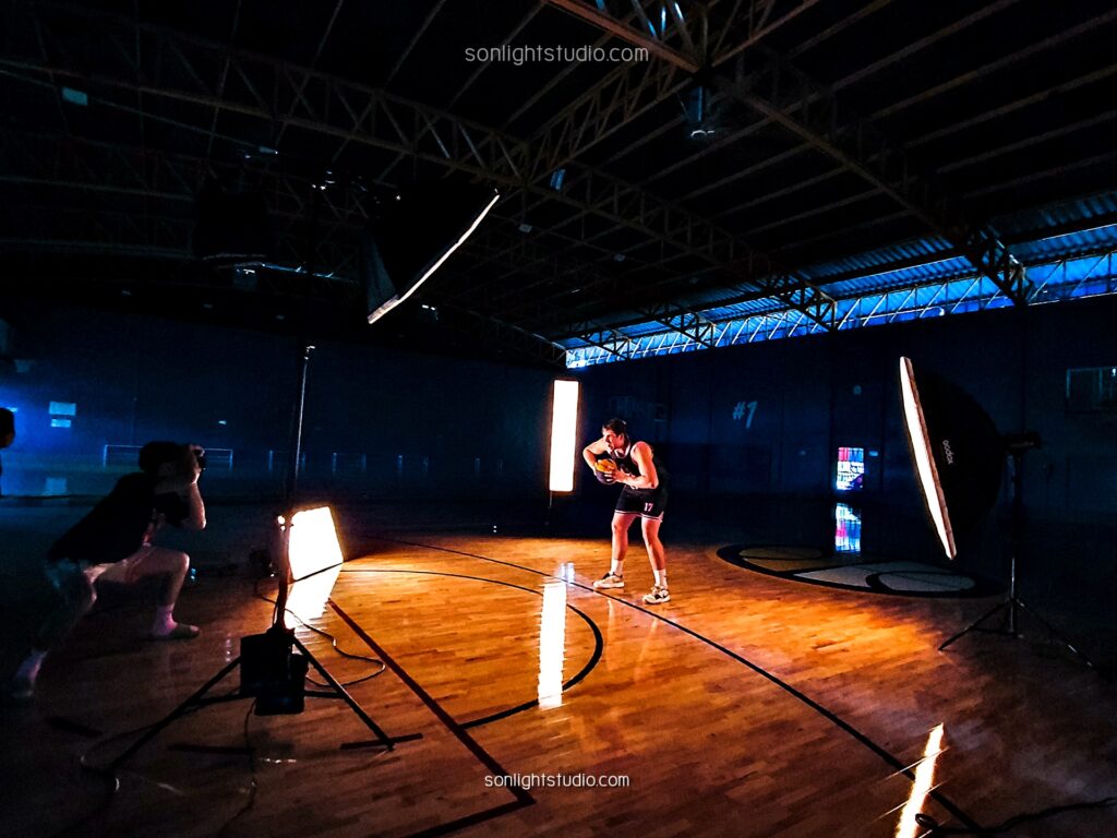 นักบาสเกตบอลโพสท่าถ่ายภาพโปรไฟล์
