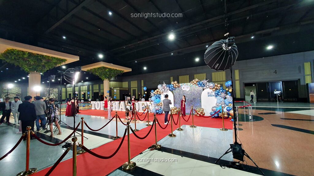 ไฟ Nanlite FS-300 พร้อม Softbox สำหรับ Backdrop งานเลี้ยงปีใหม่ แว่นท็อปเจริญ ที่อิมแพ็ค