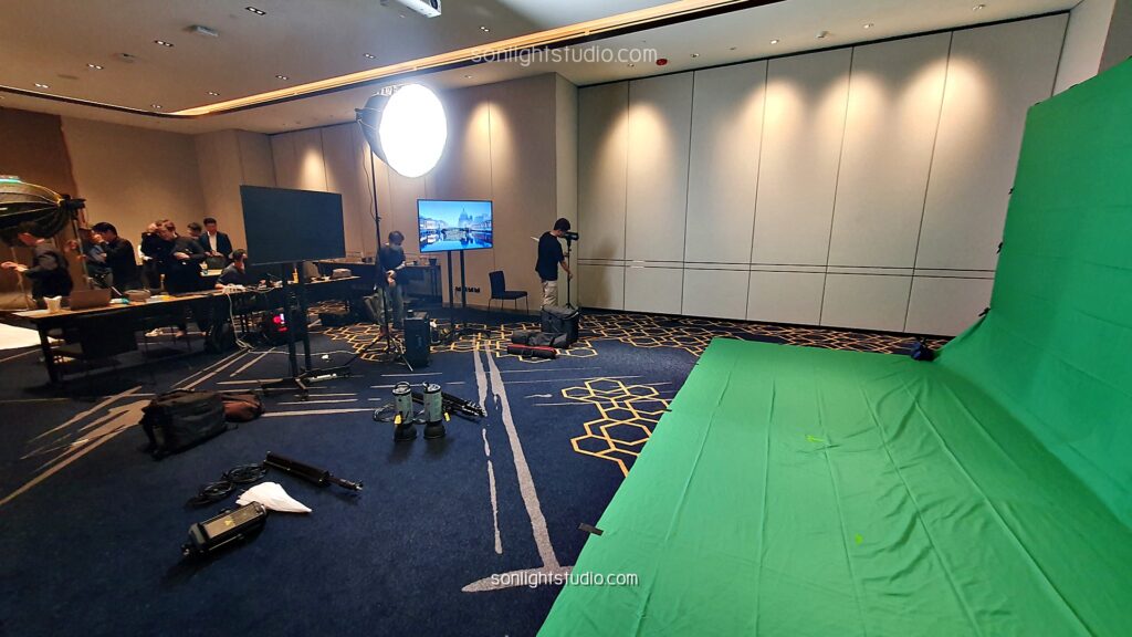 ฉากเขียว Green Screen 6 เมตร ติดตั้งที่โรงแรมอมารี วอเตอร์เกท สำหรับสัมมนาออนไลน์