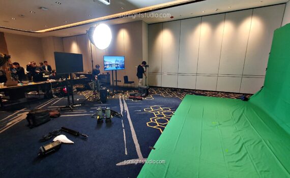 ฉากเขียว Green Screen 6 เมตร ติดตั้งที่โรงแรมอมารี วอเตอร์เกท สำหรับสัมมนาออนไลน์