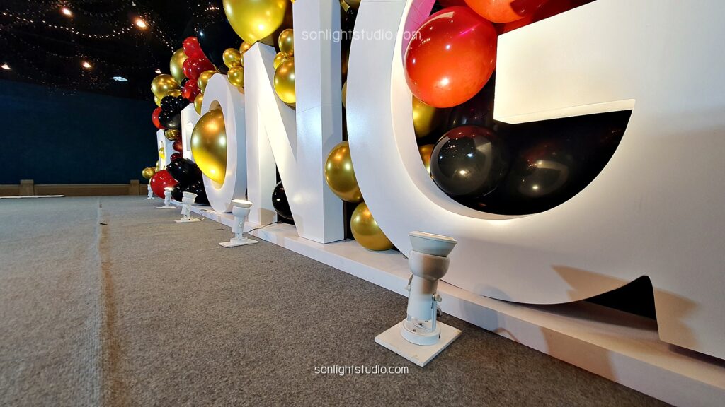โลโก้ Dr.Pong และลูกโป่ง สว่างด้วยไฟ Up Light