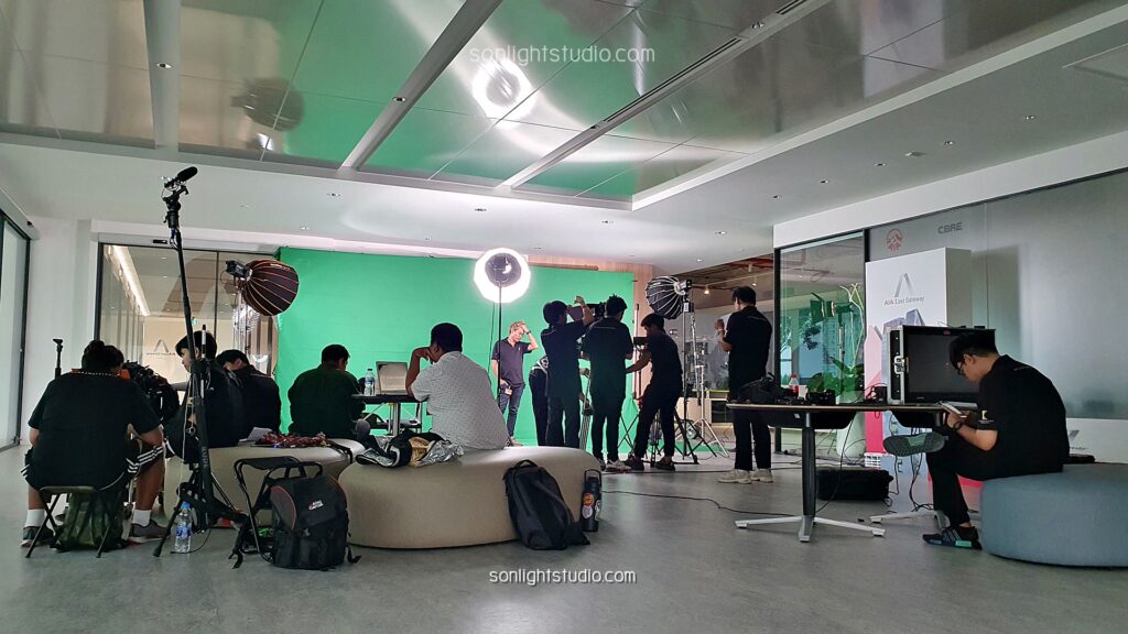 ทีมงานมืออาชีพพร้อมฉาก Green Screen ที่ AIA บางนา