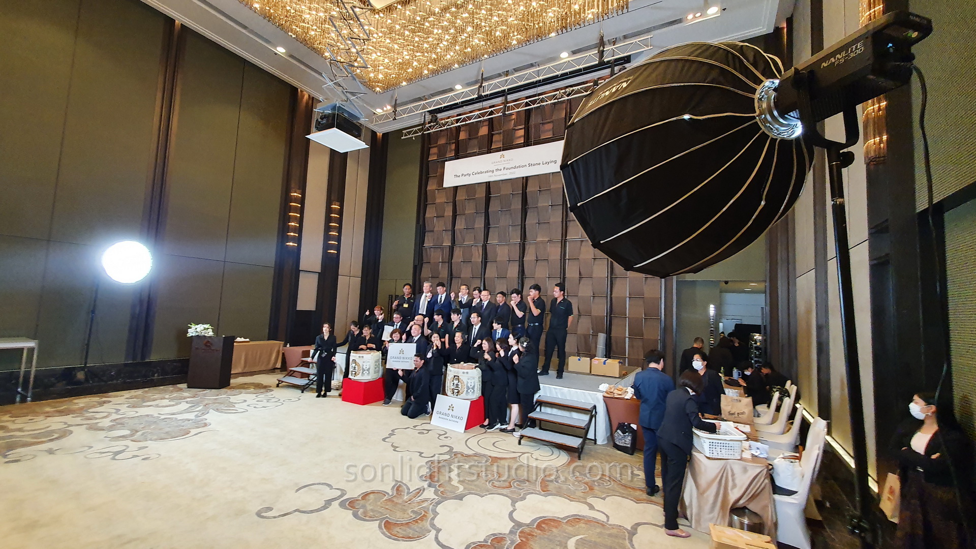 ไฟ Nanlite FS-300 พร้อม Softbox สำหรับงานฉลอง