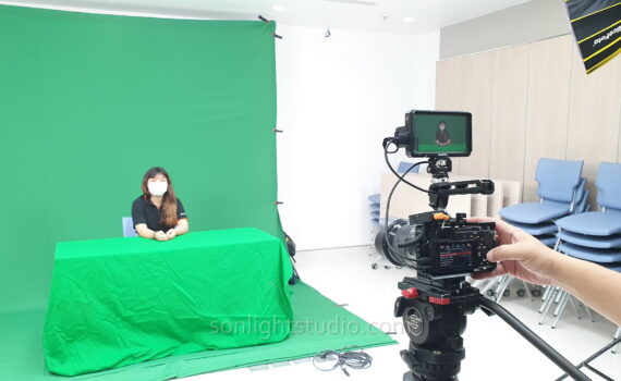 เช่าฉากผ้าสีเขียว ถ่ายสัมภาษณ์ พร้อมไฟสตูดิโอ LED Godox