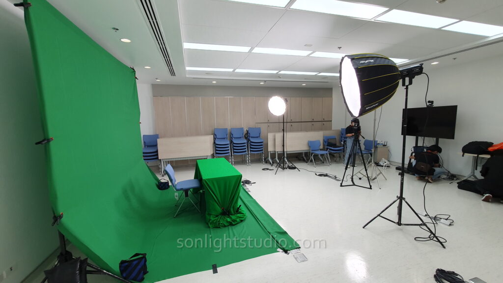 บริการเช่าฉากผ้าสีเขียว สำหรับถ่ายสัมภาษณ์มืออาชีพ